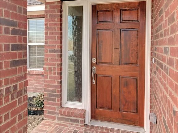 2nd image of 1631 Mockingbird Ln
