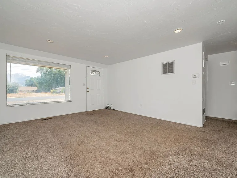 8228 S 1750 W — Photo 6