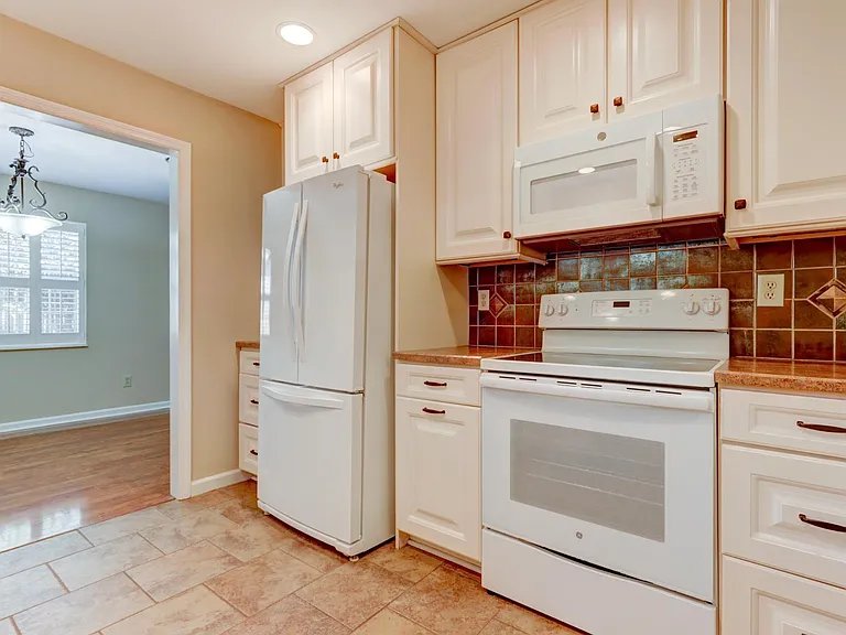 800 Black Rock Cir — Photo 12