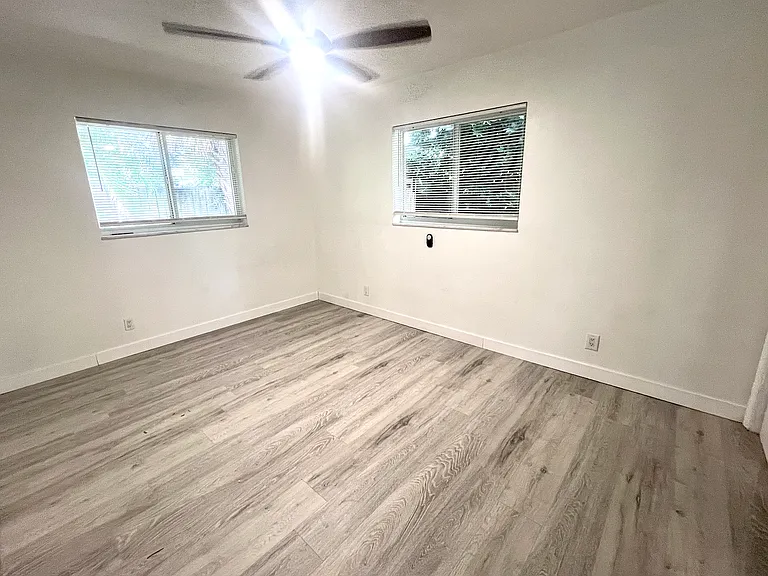 5701 NE 22nd Way — Photo 12
