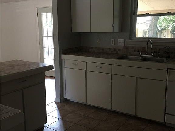3rd image of 2707 Olympia Dr