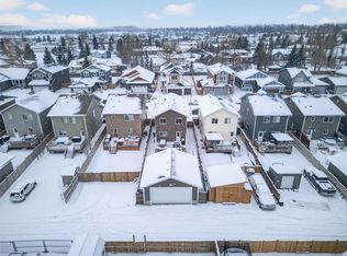 62 W Mackenzie Way, Carstairs, AB T0M0N0