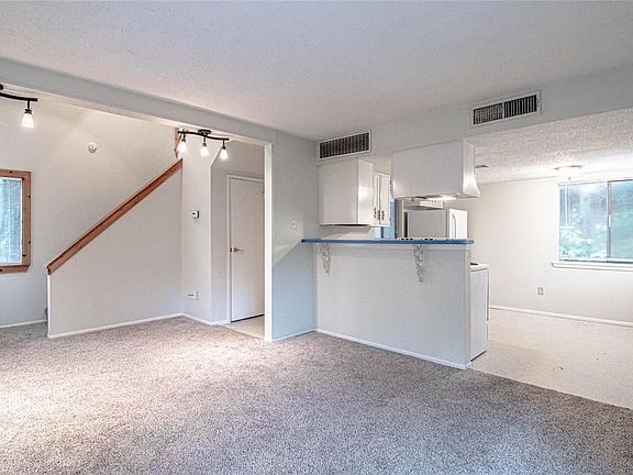 5th image of 26621 Primrose Ct