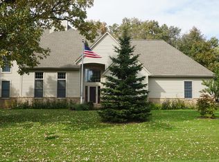 6922 Sandy Ln, Waterford, WI 53185