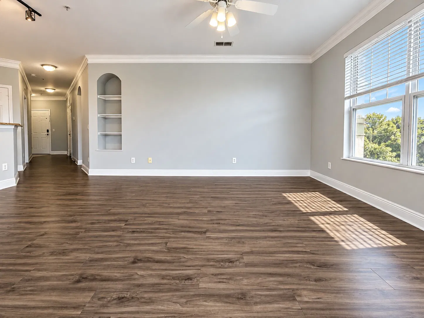 2 bed, 1044 sqft, $1,895 — Photo 3