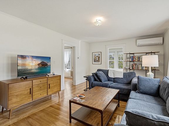 5th image of 36 Queen St