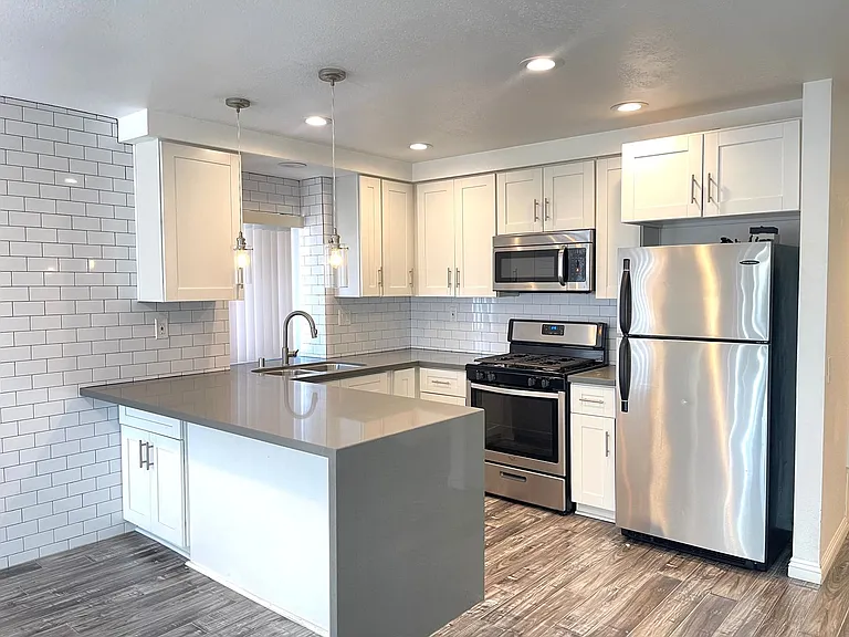 7521 Brookside Rd — Photo 3