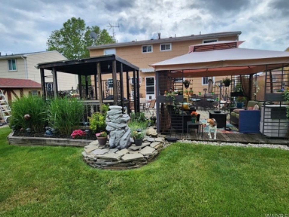 1st image of 227 Robert Dr #1