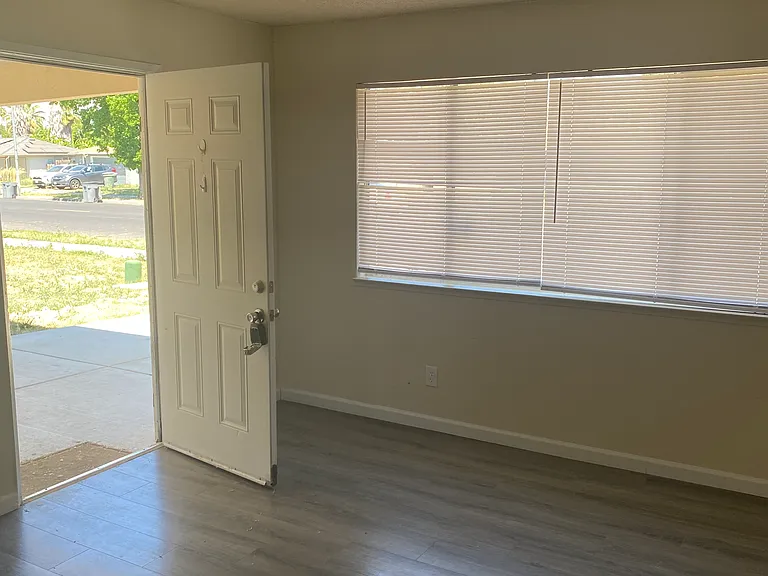 3225 Loughborough Dr — Photo 10
