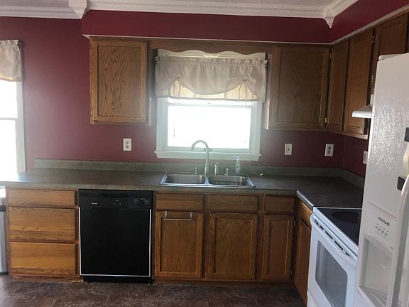 5th image of 125 Lauren Dr