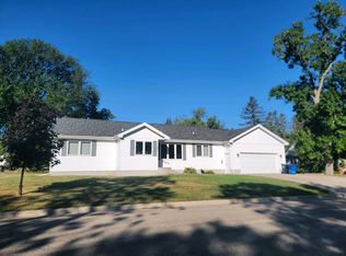 201 College Ave, Morris, MN 56267
