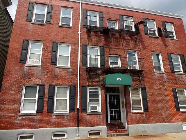 722 E 6th St #1R — Photo 13