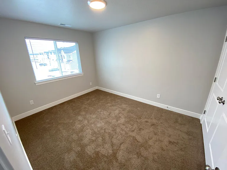407 N 360 W — Photo 19