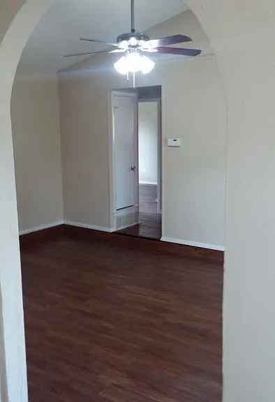 2305 Vassar Ct — Photo 3