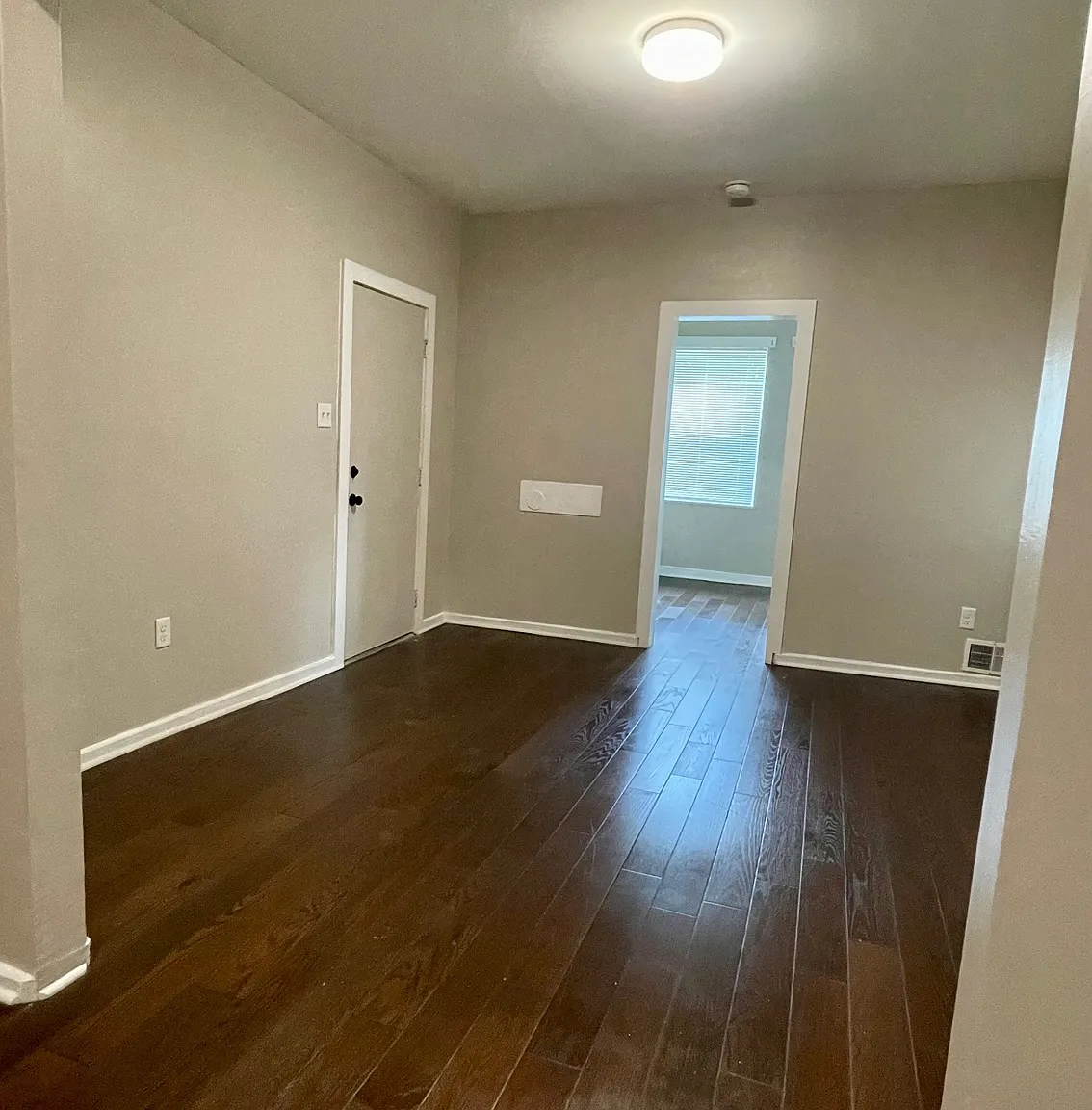 1 bed, 900 sqft, $1,150 — Photo 3