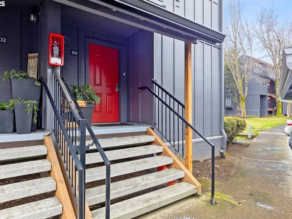 4 Touchstone Ter Unit 101, Lake Oswego, OR 97035