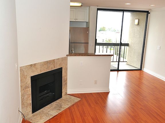3rd image of 7320 Hawthorn Ave APT 417