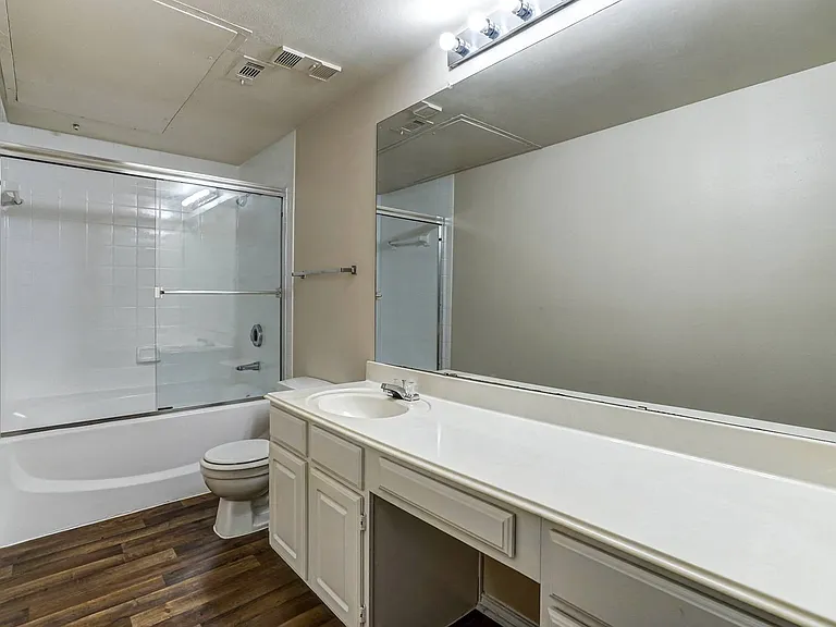 Turnberry Isle Apartment Homes — Photo 32