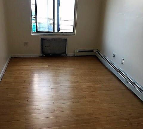 4th image of 708 E 230th St #3F