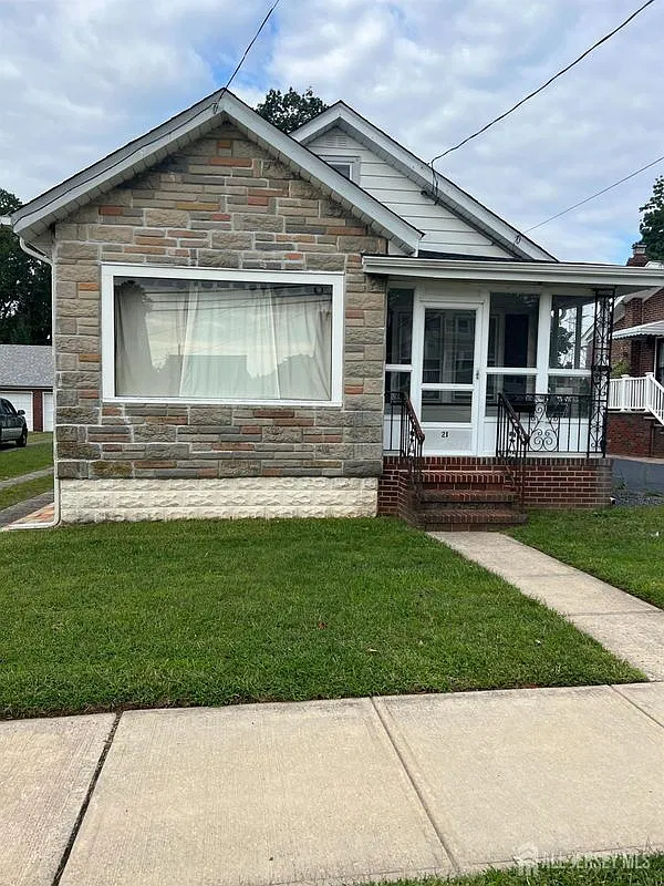 2 bed, 1.0 bath, 1026 sqft, $2,400 — Photo 1