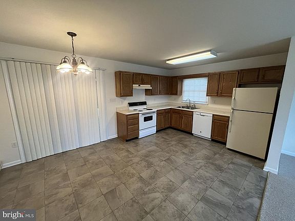 5th image of 1246 Pinecrest Ave #1248