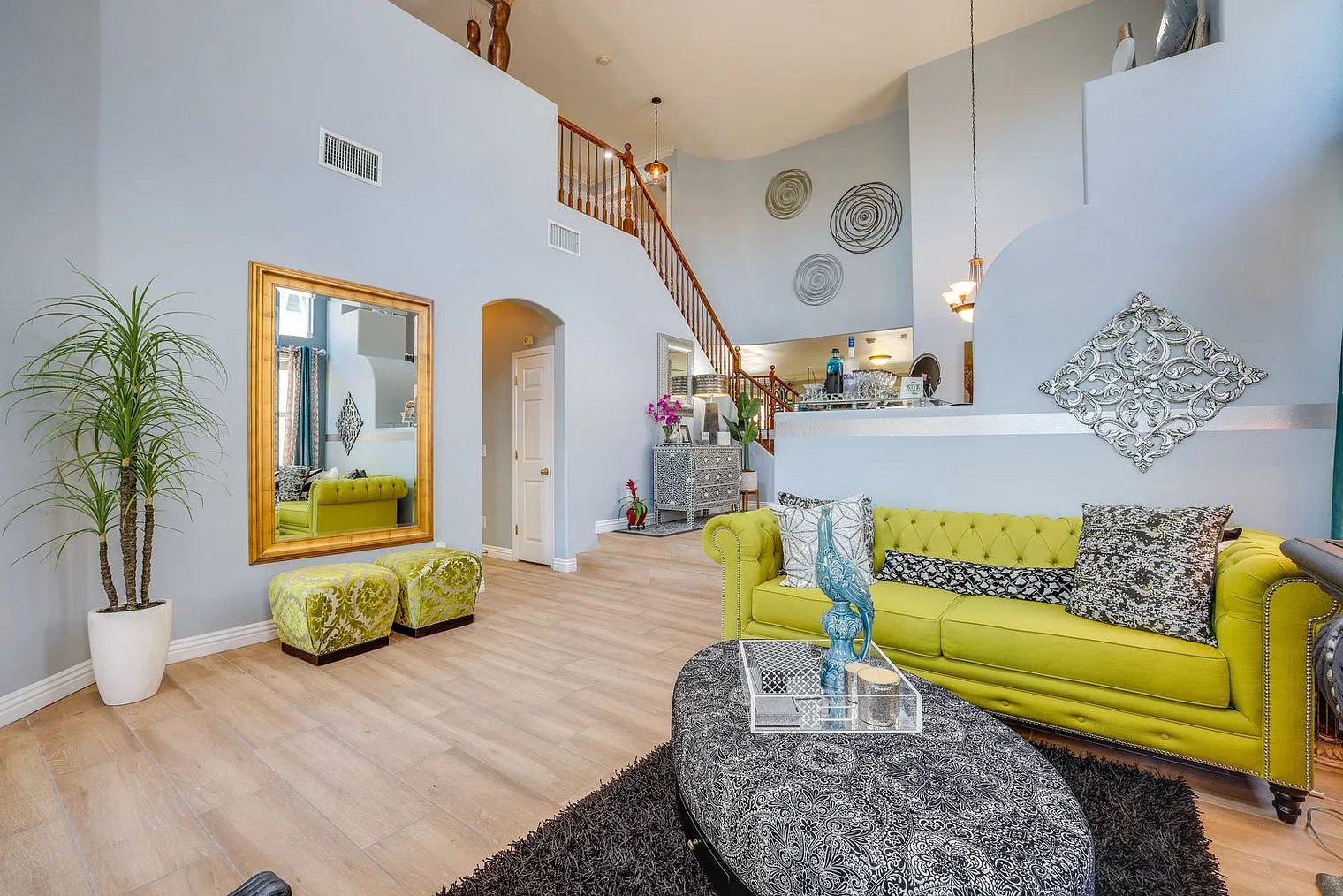 4 bed, 3.0 bath, 2690 sqft, $4,492 — Photo 3