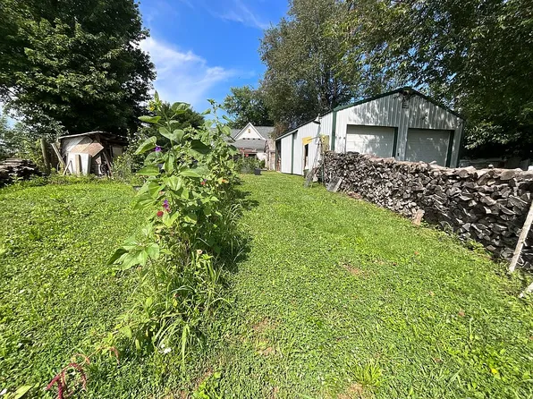 104 4th St, Berry, KY 41003
