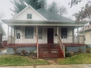 1109 S 16th St, Mattoon, IL 61938