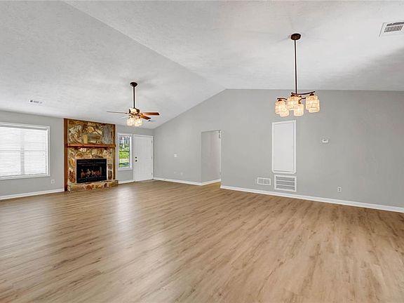 4th image of 219 Colony Springs Dr