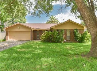 9214 Skyline Dr, Texas City, TX 77591