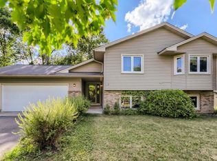 6847 Sunnyslope Dr, Maple Grove, MN 55311