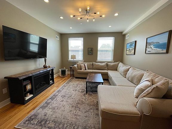 5th image of 979 N Marshall St #2