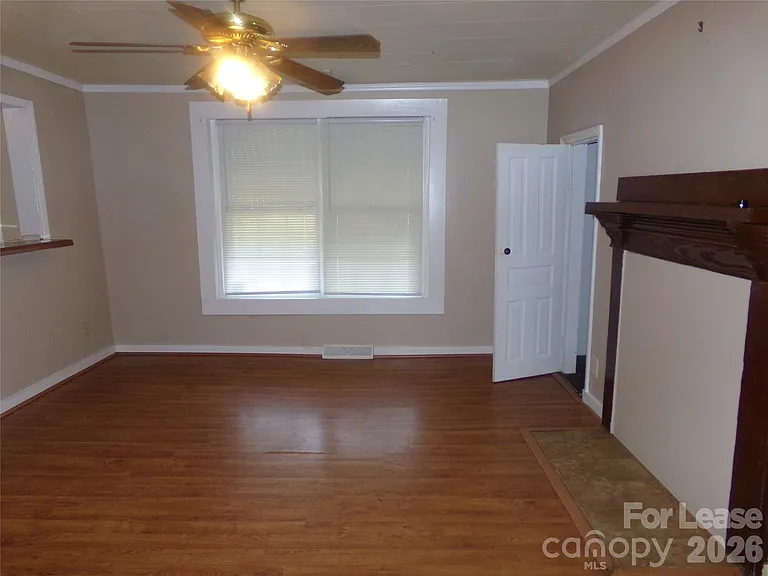 729 Spruce St — Photo 11