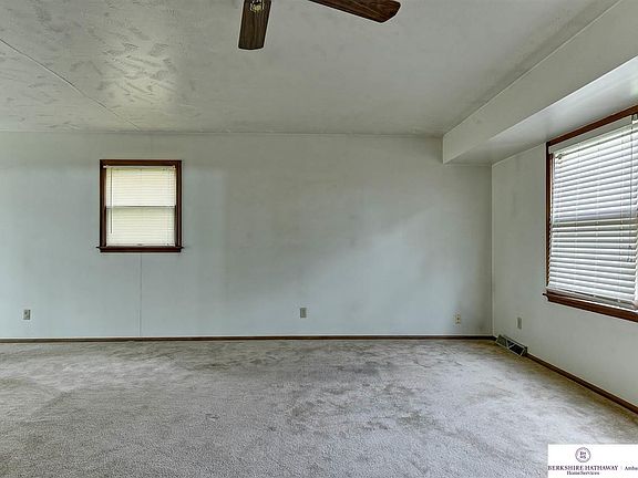 5th image of 7214 Wood Lane Dr