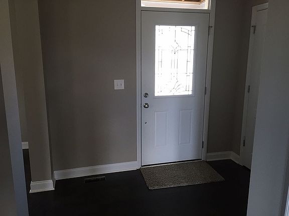 3rd image of 419 Rockcrest Way