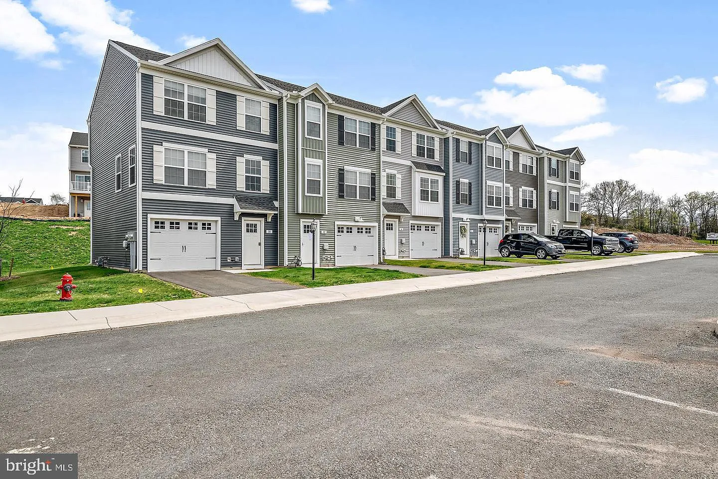 4 bed, 2.5 bath, 1625 sqft, $2,472 — Photo 1