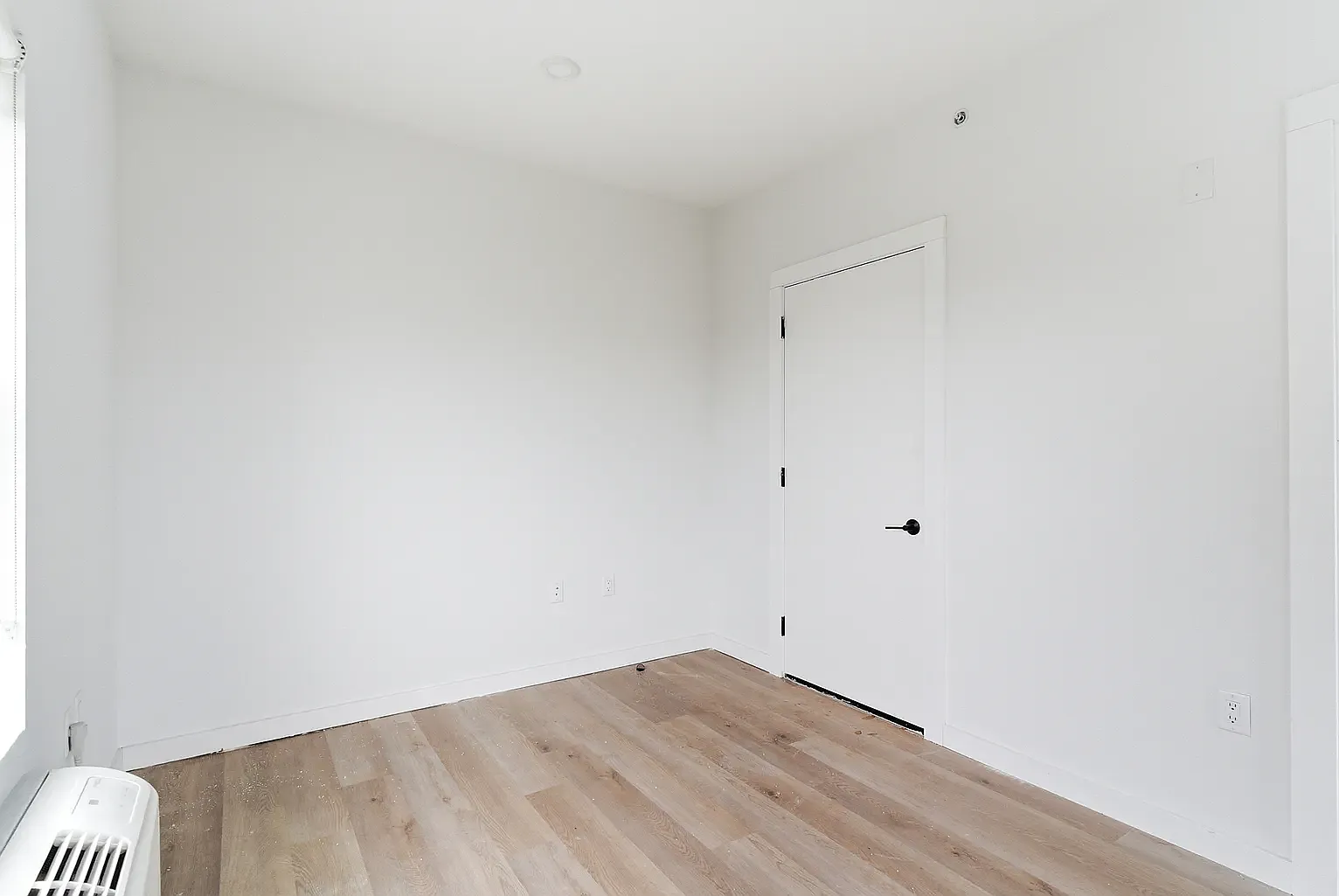 2 bed, 800 sqft, $3,399 — Photo 4