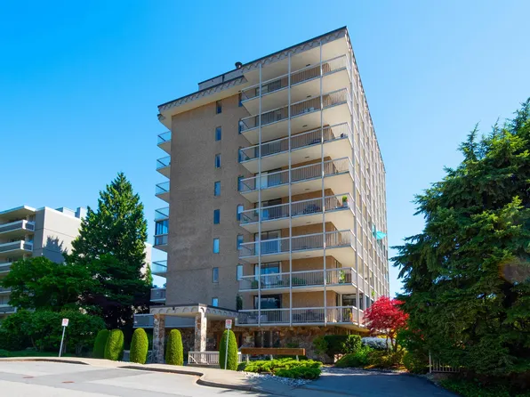 1390 Duchess Ave #402, West Vancouver, BC V7T 1H6