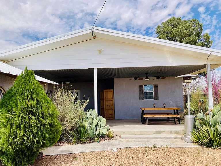 104 E Waco St — Photo 12