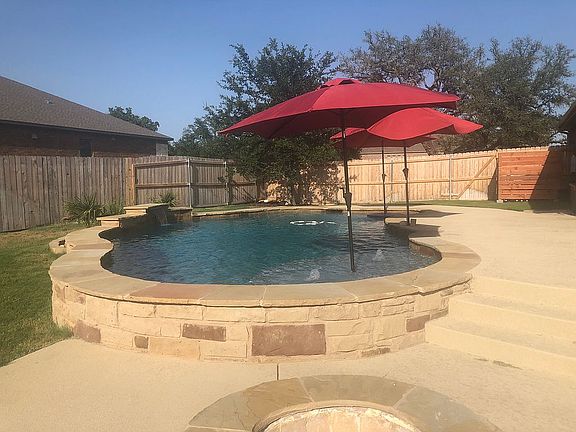 Sport pool with island