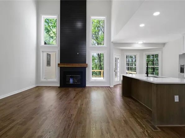 6259 Spring Lake Dr, Flowery Branch, GA 30542