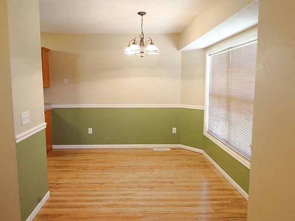 4th image of 102 W Willowridge Ln