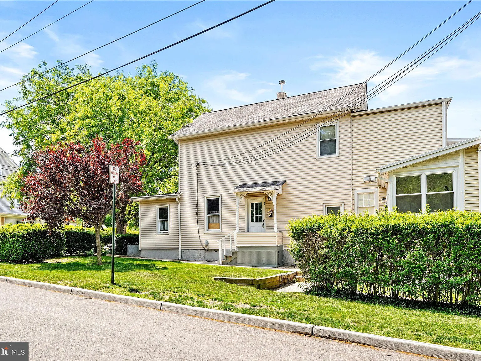 3 bed, 1.0 bath, 1200 sqft, $3,600 — Photo 3