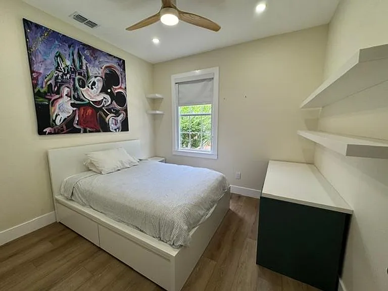 537 Campus St — Photo 22