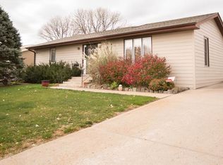 606 W 12th St, Mccook, NE 69001