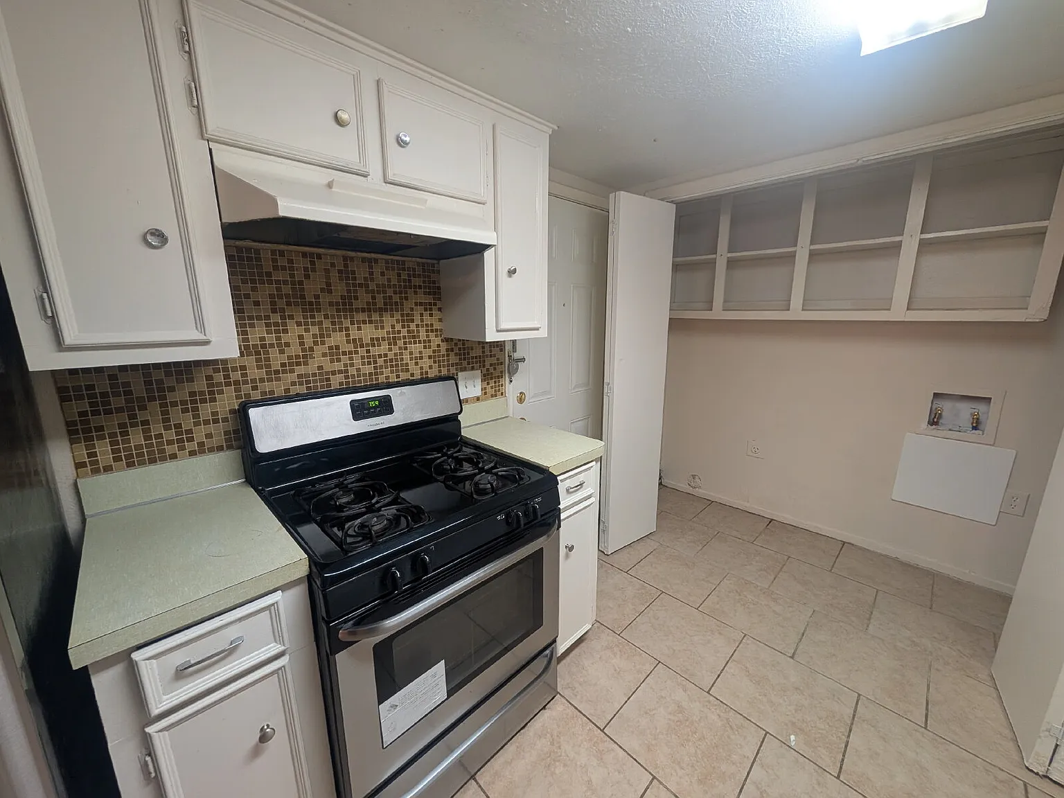 3 bed, 2.0 bath, 1350 sqft, $1,795 — Photo 2