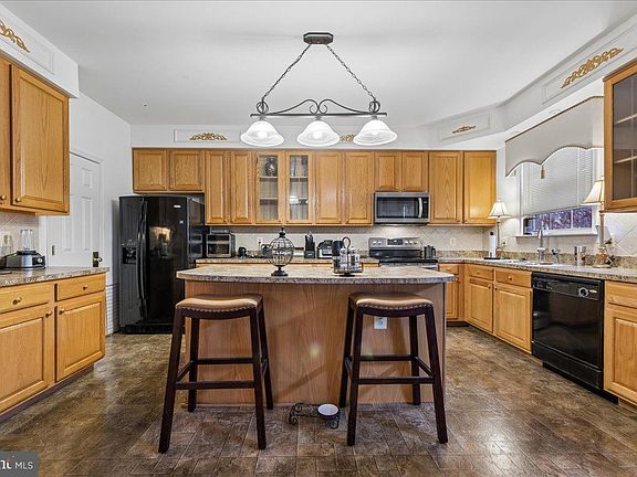 5th image of 1011 Llano Dr