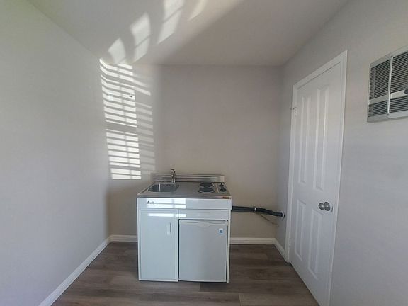 3rd image of 257-259 Seal Beach Blvd #3