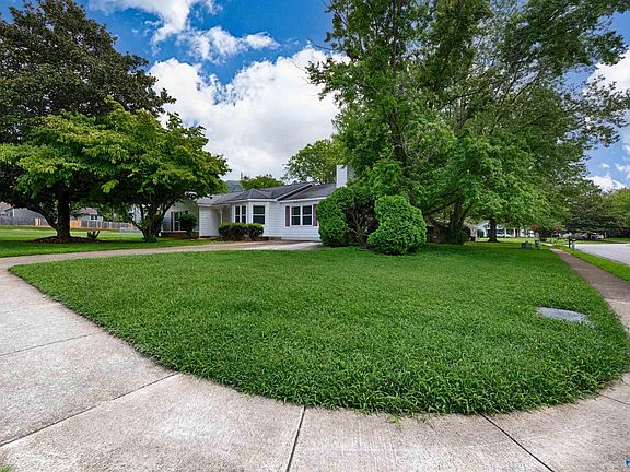 2nd image of 1124 Joshua Dr SE