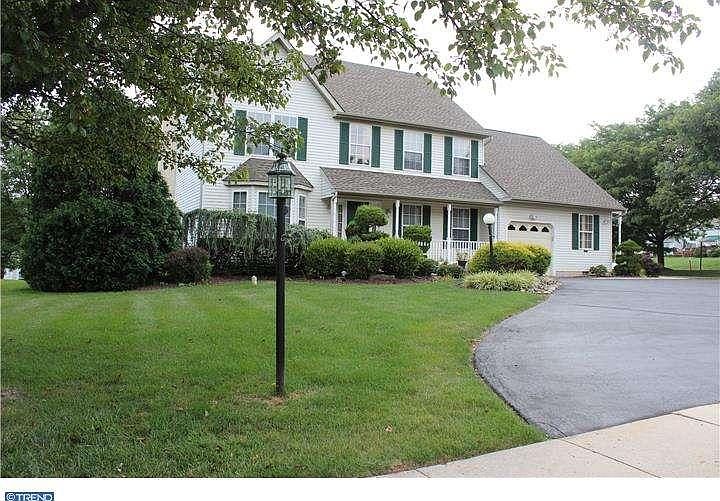 1st image of 100 Horseshoe Ln